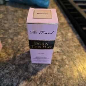 Too Faced Born This Way Foundation - Porcelain Pink
